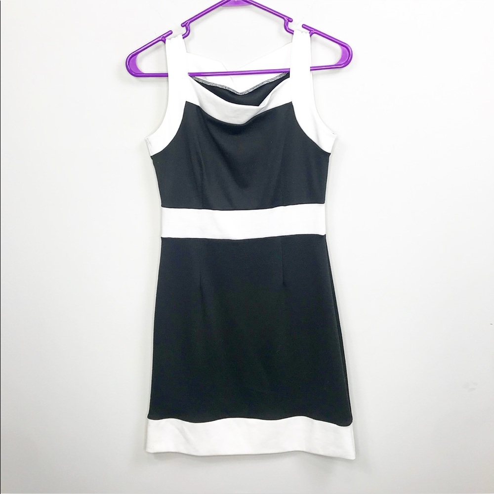 ‼️$4 SALE‼️ Black & White Sleeveless Dress